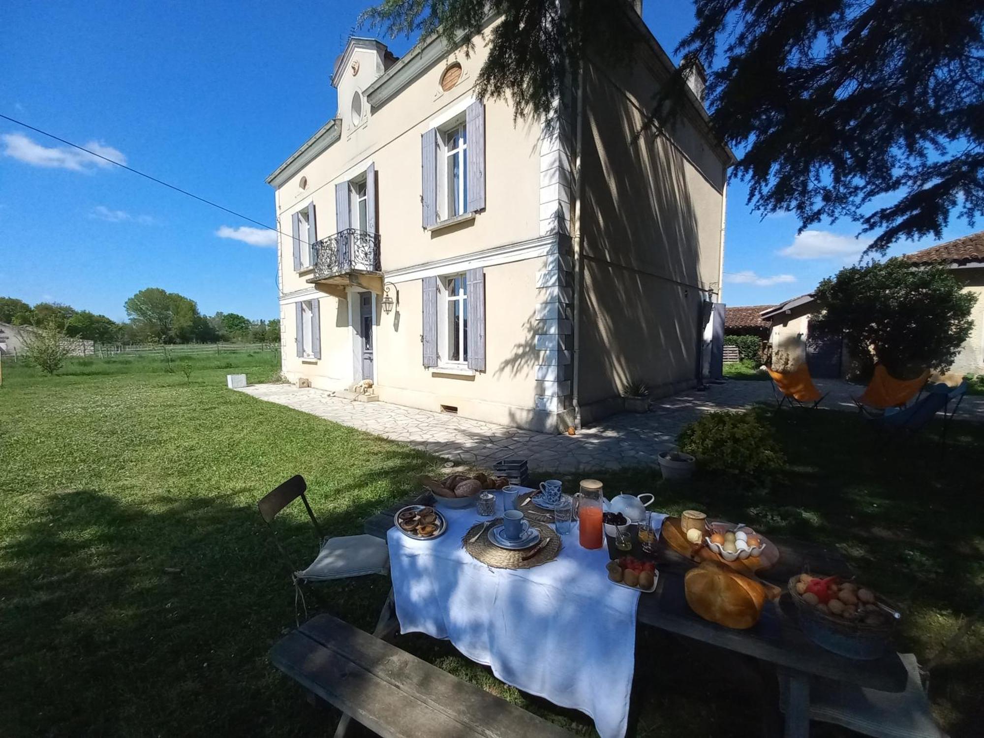 L' Embellie Sur Lot Bed and Breakfast Sainte-Livrade-sur-Lot Buitenkant foto